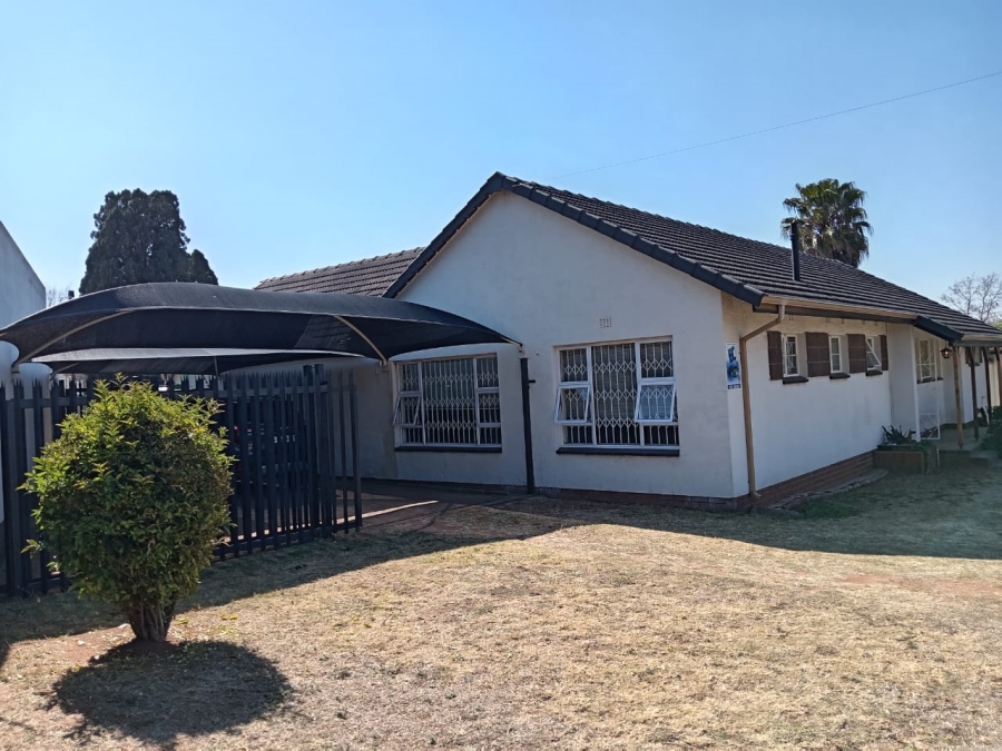4 Bedroom Property for Sale in Witpoortjie Gauteng