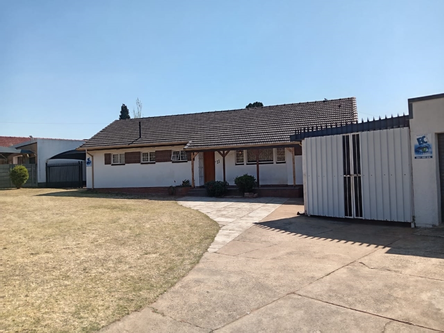 4 Bedroom Property for Sale in Witpoortjie Gauteng