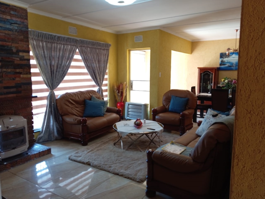 4 Bedroom Property for Sale in Witpoortjie Gauteng