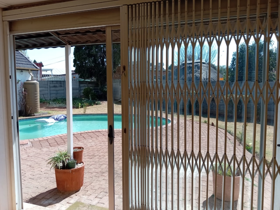 4 Bedroom Property for Sale in Witpoortjie Gauteng
