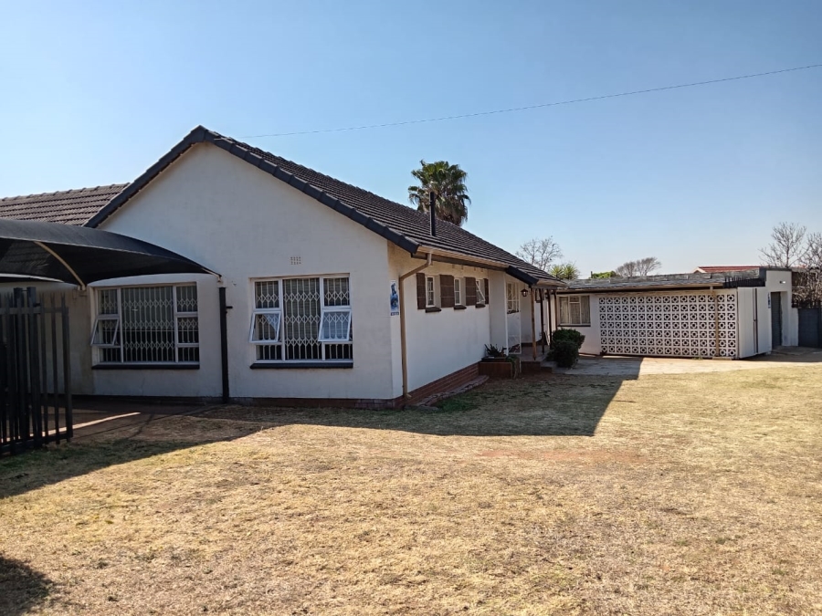 4 Bedroom Property for Sale in Witpoortjie Gauteng