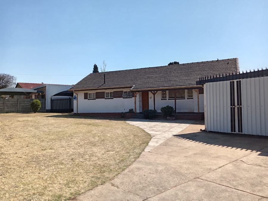 4 Bedroom Property for Sale in Witpoortjie Gauteng