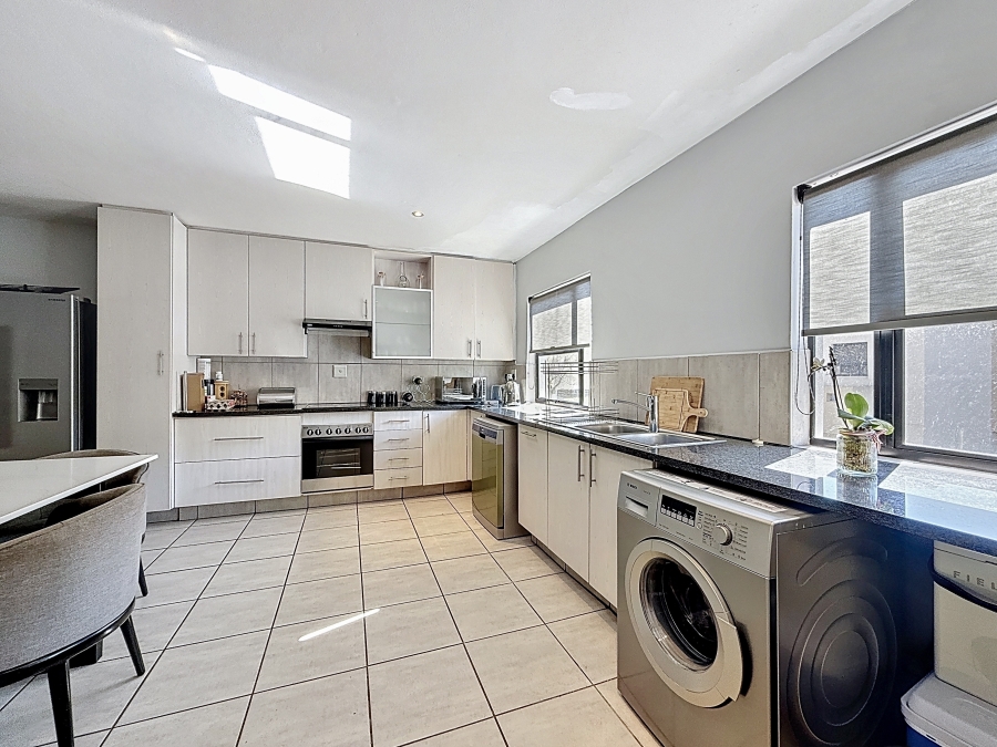 2 Bedroom Property for Sale in Lombardy Estate Gauteng