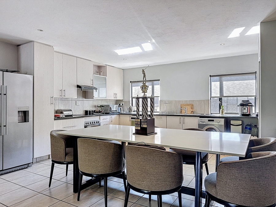 2 Bedroom Property for Sale in Lombardy Estate Gauteng