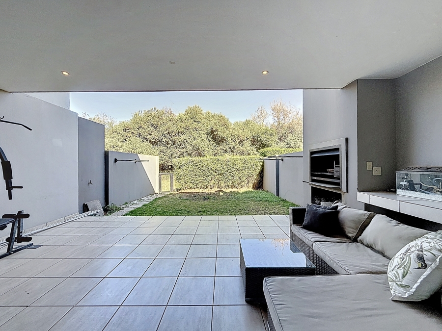 2 Bedroom Property for Sale in Lombardy Estate Gauteng