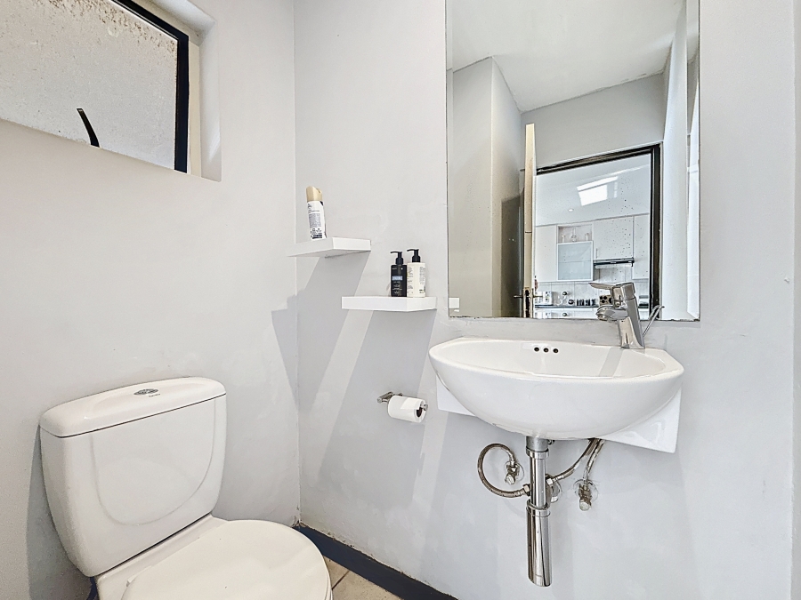 2 Bedroom Property for Sale in Lombardy Estate Gauteng