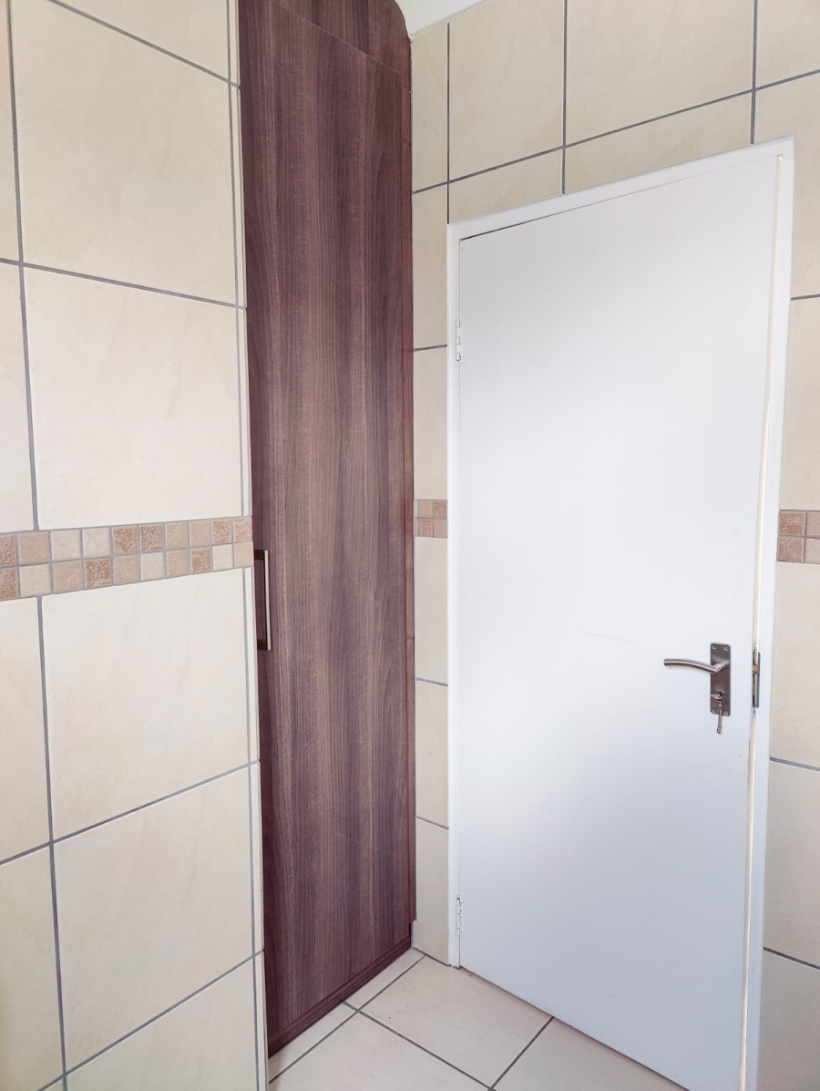 To Let 3 Bedroom Property for Rent in Barbeque Downs Gauteng