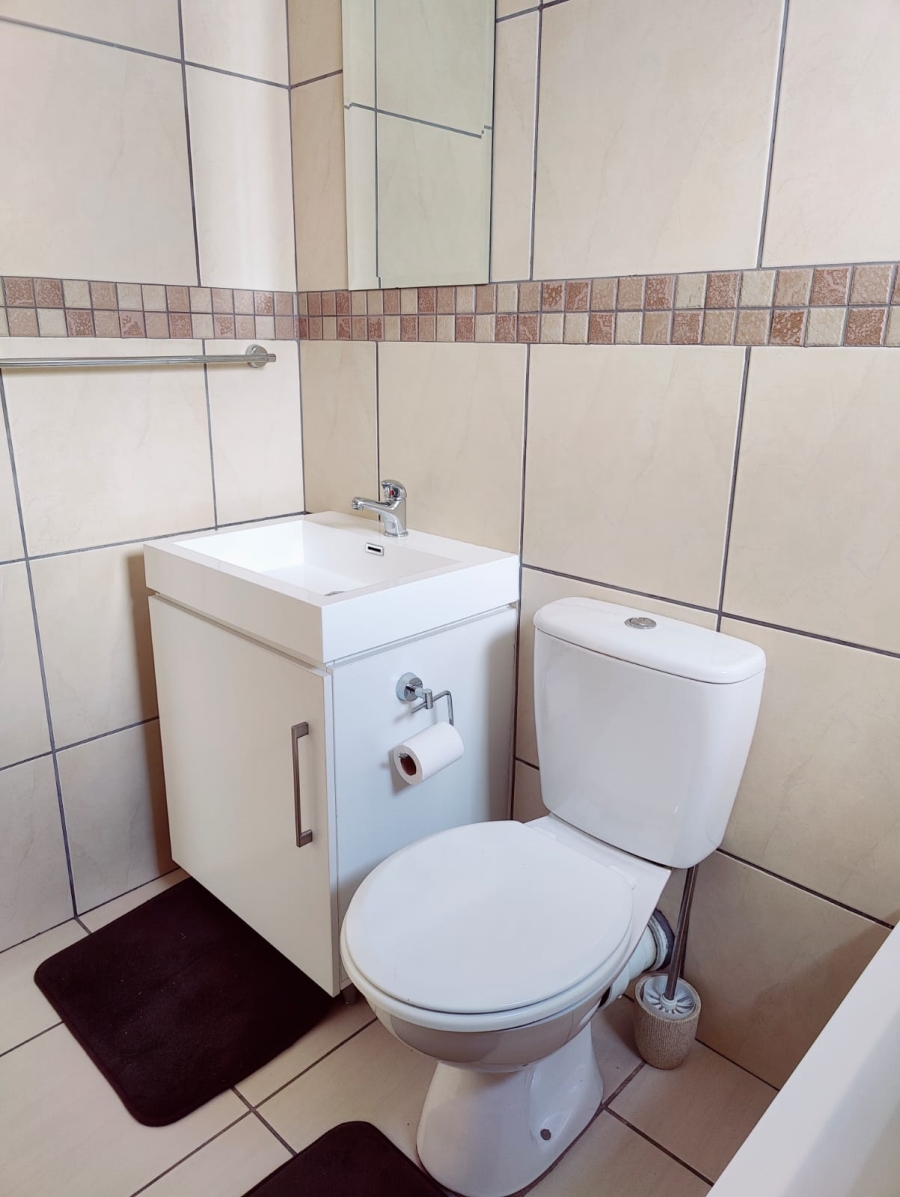 To Let 3 Bedroom Property for Rent in Barbeque Downs Gauteng