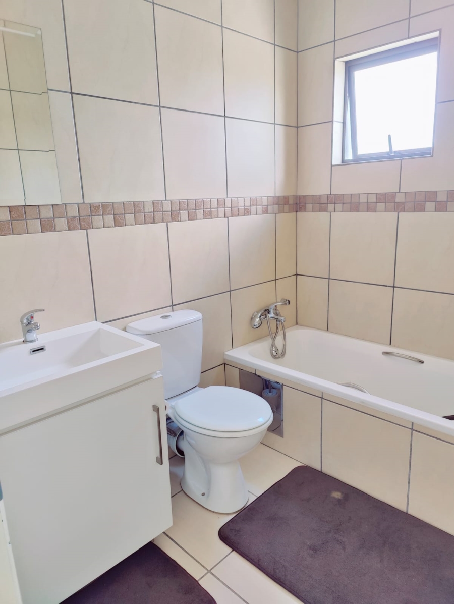 To Let 3 Bedroom Property for Rent in Barbeque Downs Gauteng