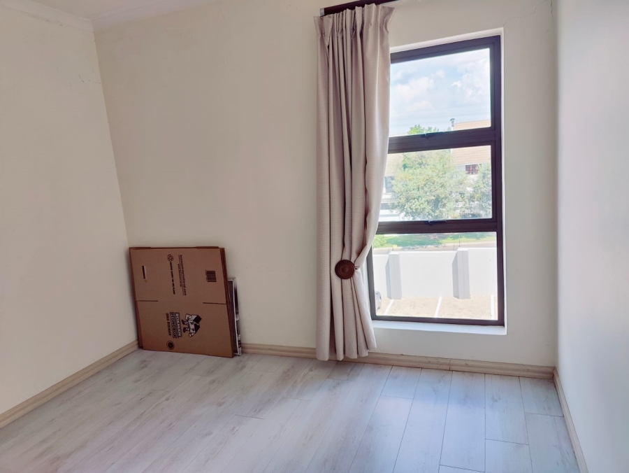 To Let 3 Bedroom Property for Rent in Barbeque Downs Gauteng