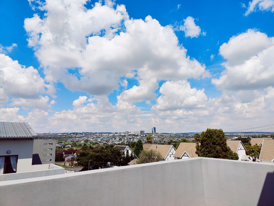 To Let 3 Bedroom Property for Rent in Barbeque Downs Gauteng