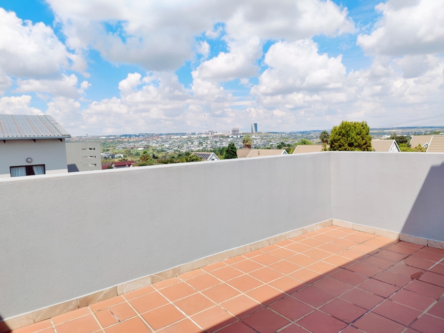 To Let 3 Bedroom Property for Rent in Barbeque Downs Gauteng