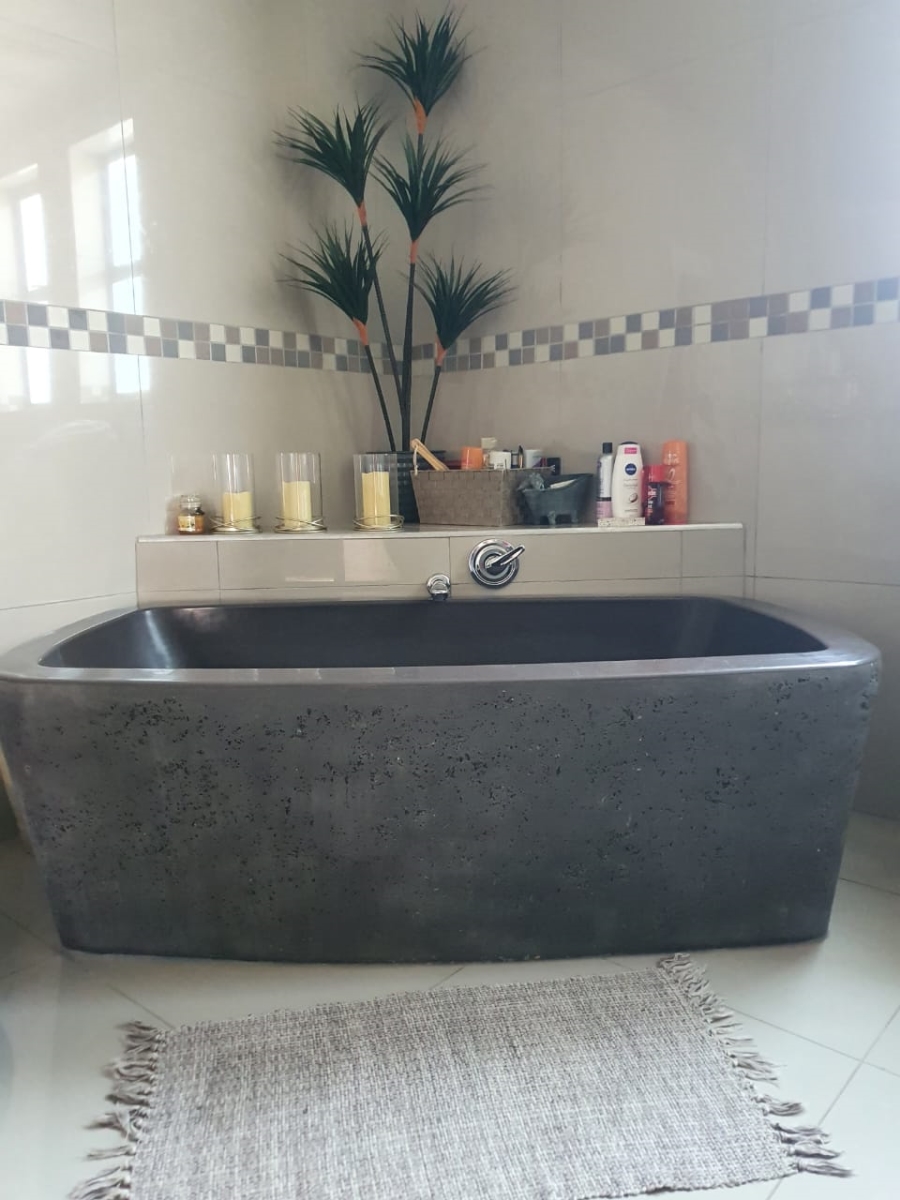 4 Bedroom Property for Sale in Glen Donald A H Gauteng