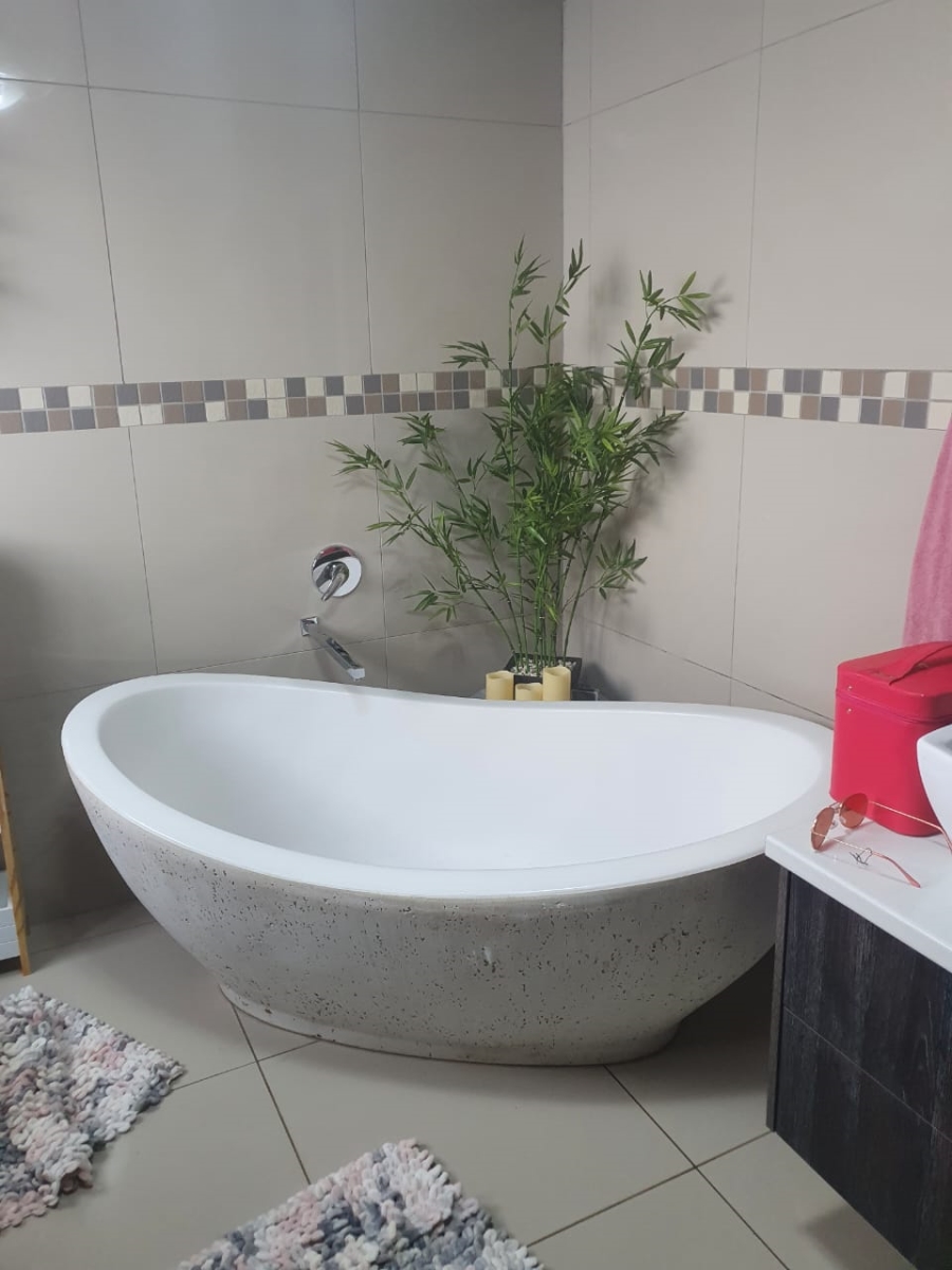 4 Bedroom Property for Sale in Glen Donald A H Gauteng