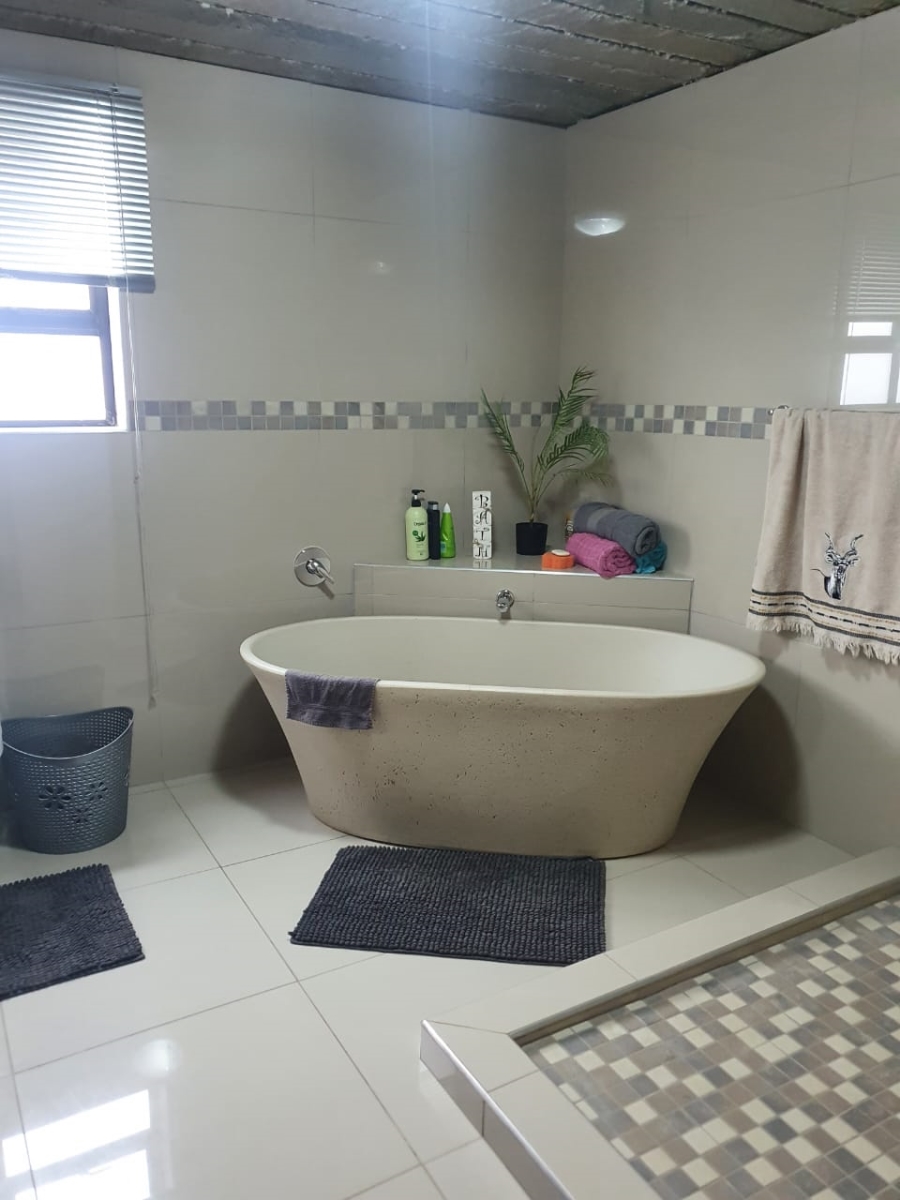 4 Bedroom Property for Sale in Glen Donald A H Gauteng