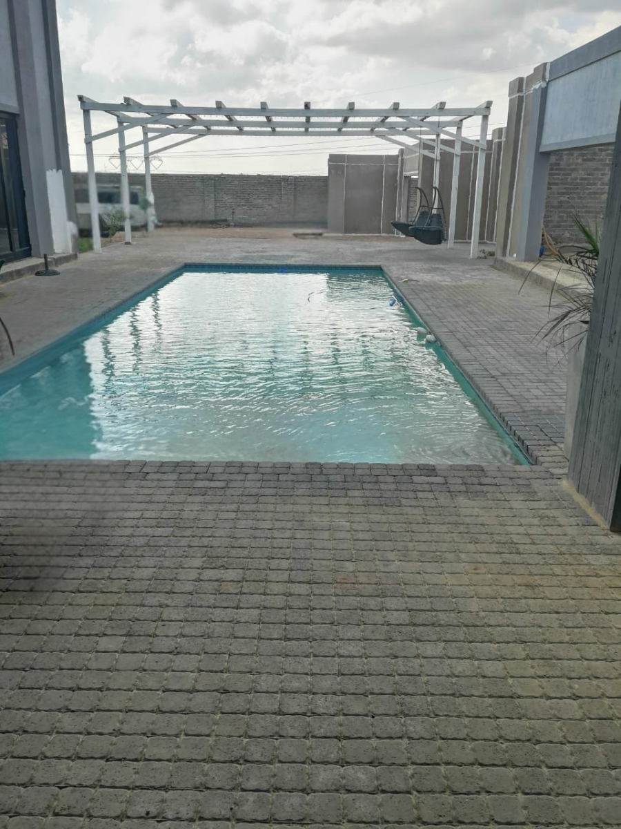 4 Bedroom Property for Sale in Glen Donald A H Gauteng