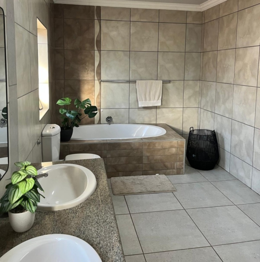 To Let 4 Bedroom Property for Rent in Sable Hills Gauteng
