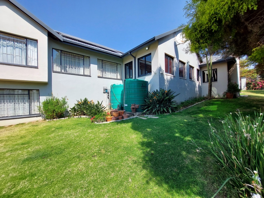5 Bedroom Property for Sale in Erasmusrand Gauteng