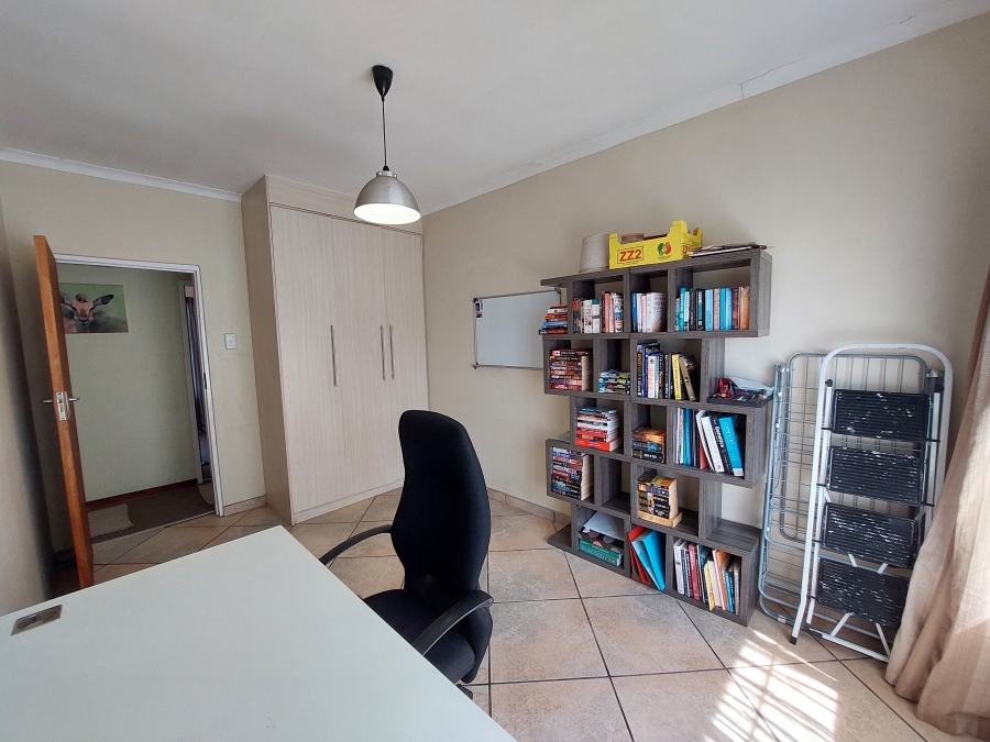 5 Bedroom Property for Sale in Erasmusrand Gauteng