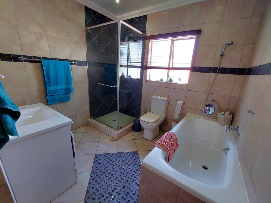 5 Bedroom Property for Sale in Erasmusrand Gauteng