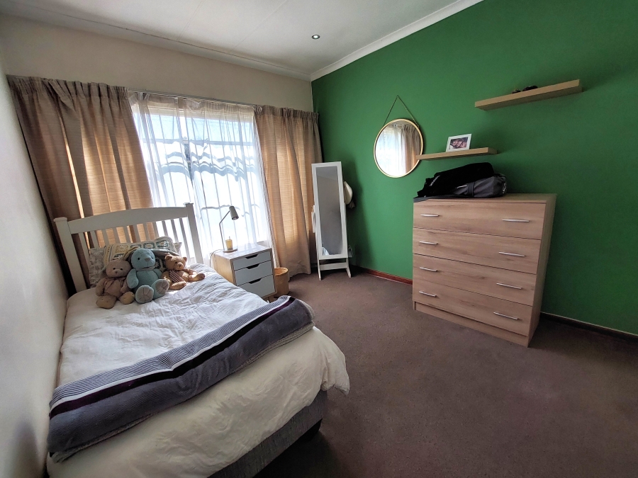 5 Bedroom Property for Sale in Erasmusrand Gauteng