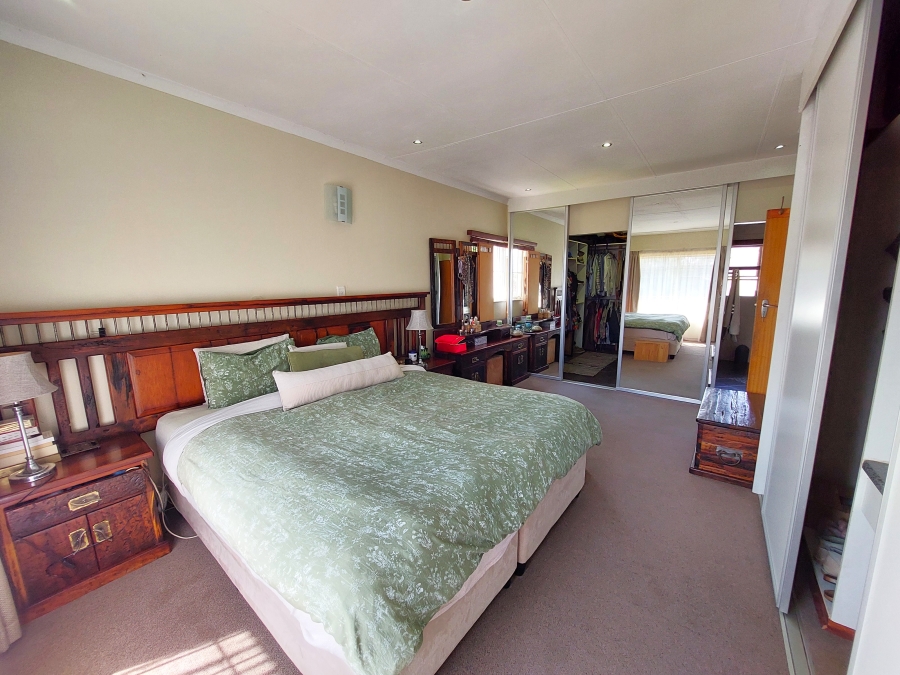 5 Bedroom Property for Sale in Erasmusrand Gauteng