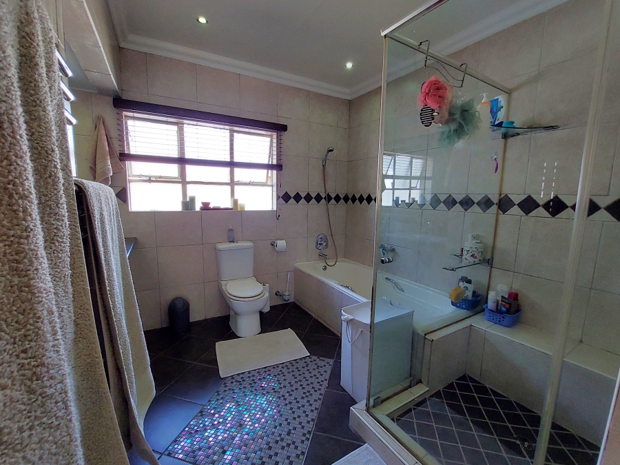5 Bedroom Property for Sale in Erasmusrand Gauteng