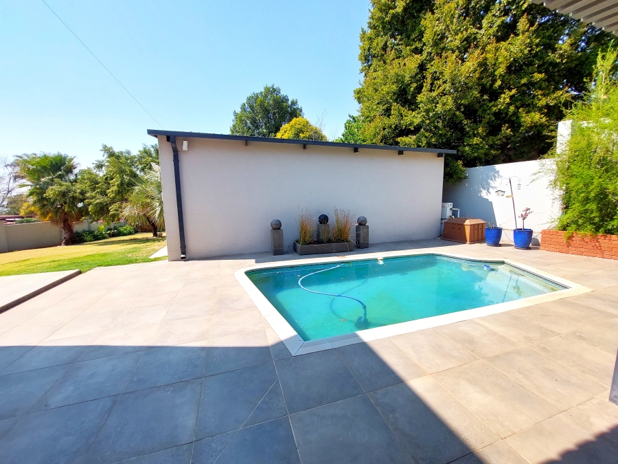 5 Bedroom Property for Sale in Erasmusrand Gauteng