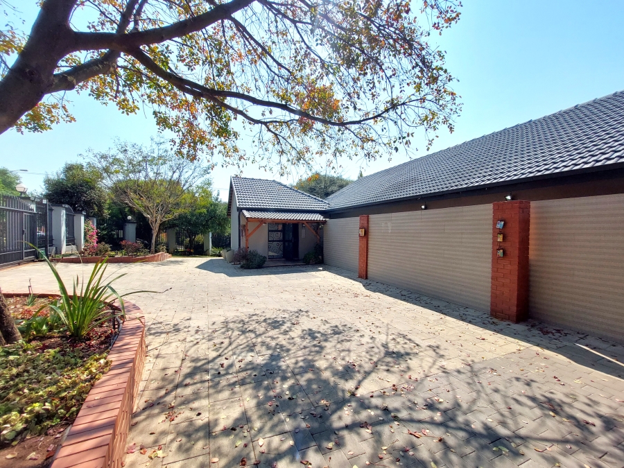 5 Bedroom Property for Sale in Erasmusrand Gauteng