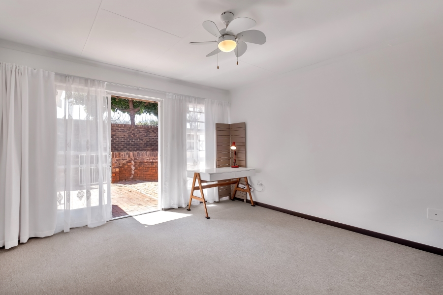 1 Bedroom Property for Sale in Linden Gauteng