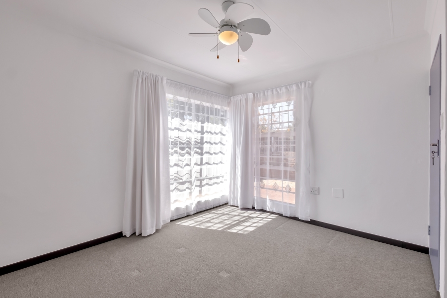 1 Bedroom Property for Sale in Linden Gauteng