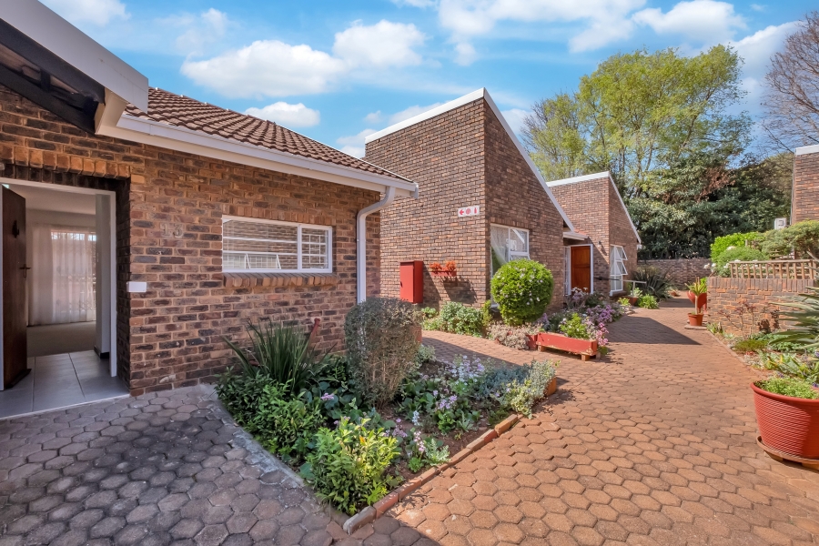 1 Bedroom Property for Sale in Linden Gauteng