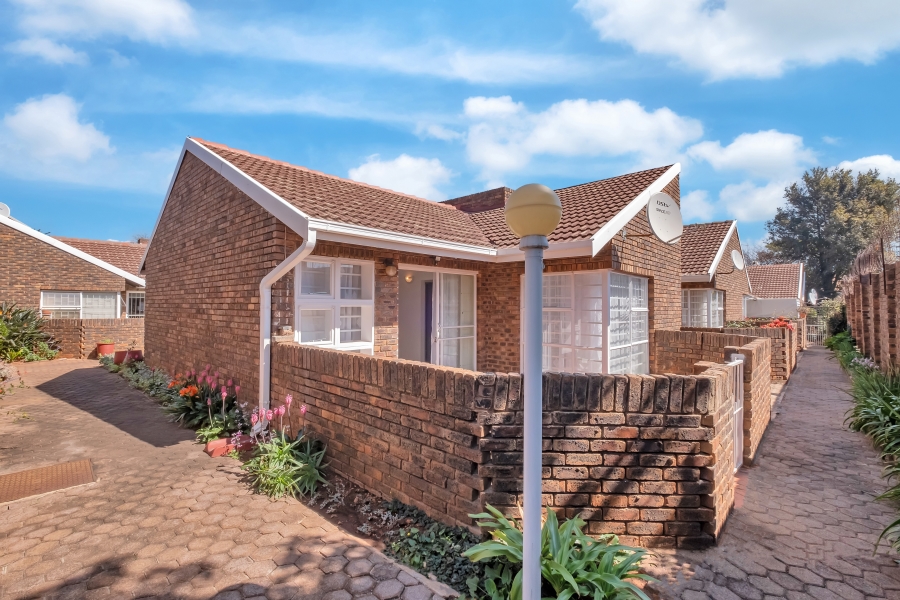 1 Bedroom Property for Sale in Linden Gauteng