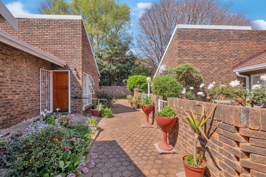 1 Bedroom Property for Sale in Linden Gauteng
