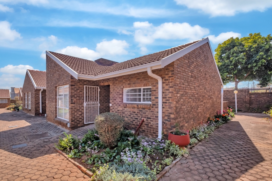 1 Bedroom Property for Sale in Linden Gauteng