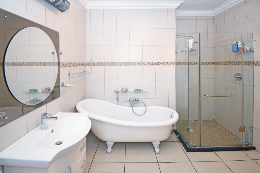 3 Bedroom Property for Sale in Orange Grove Gauteng