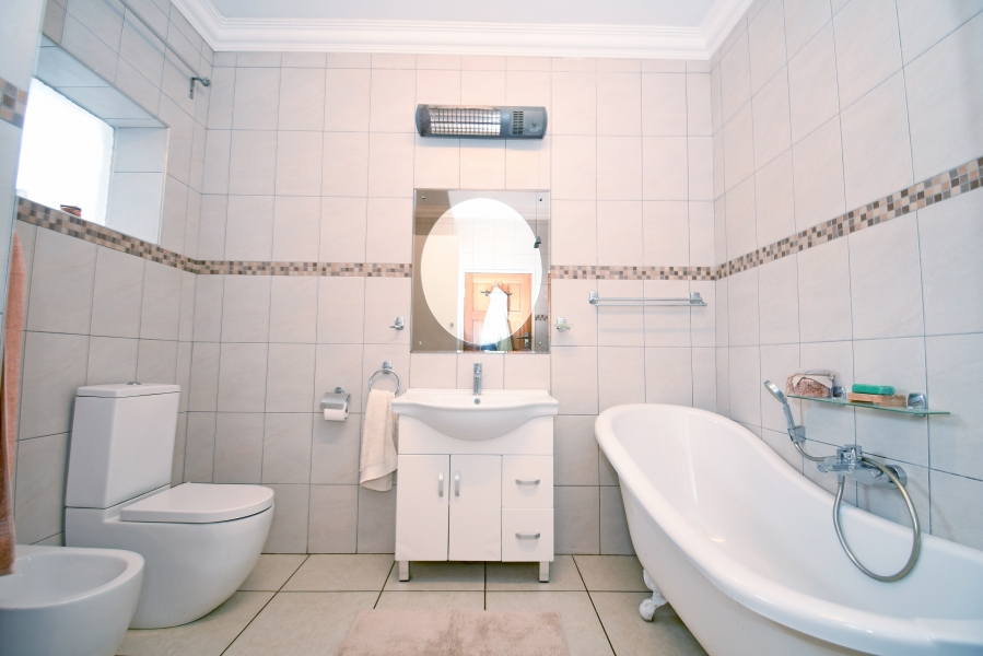 3 Bedroom Property for Sale in Orange Grove Gauteng