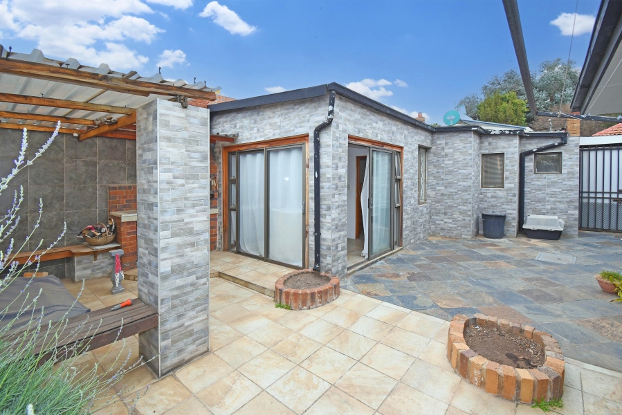 3 Bedroom Property for Sale in Orange Grove Gauteng