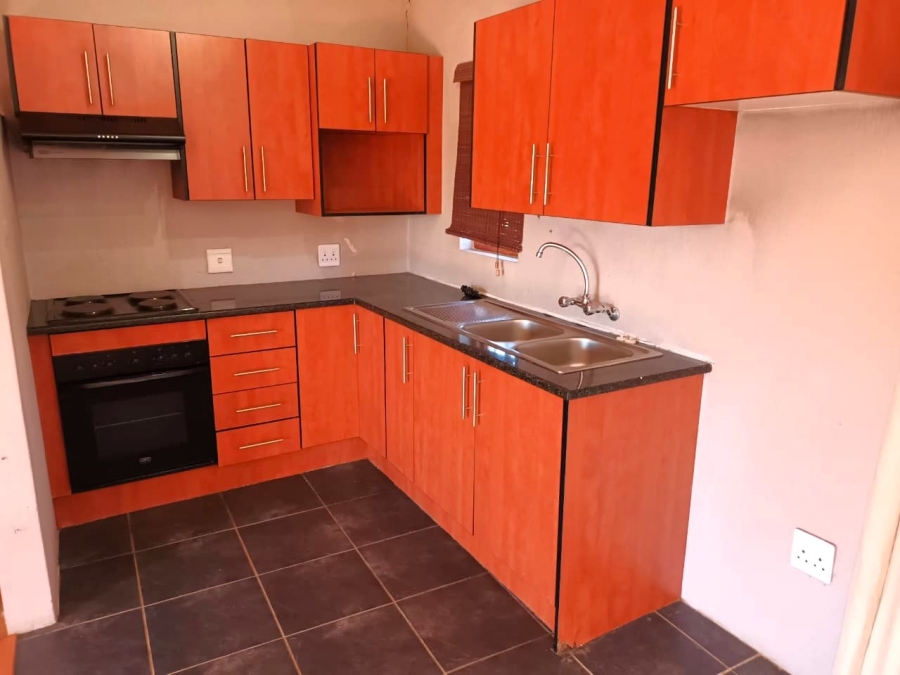 To Let 2 Bedroom Property for Rent in Pierre Van Ryneveld Gauteng