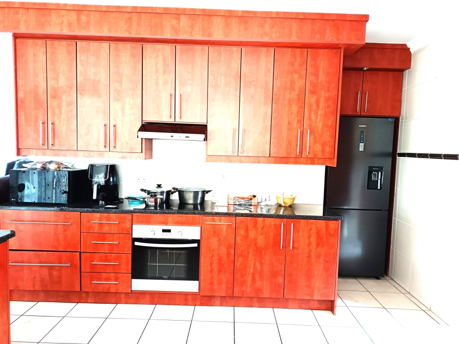 4 Bedroom Property for Sale in Sonneveld Gauteng