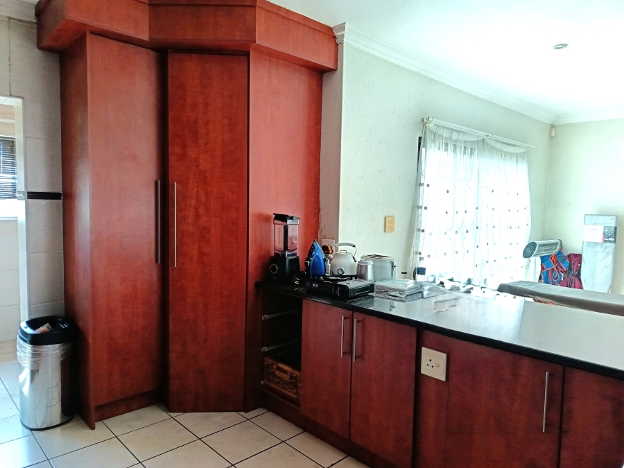 4 Bedroom Property for Sale in Sonneveld Gauteng