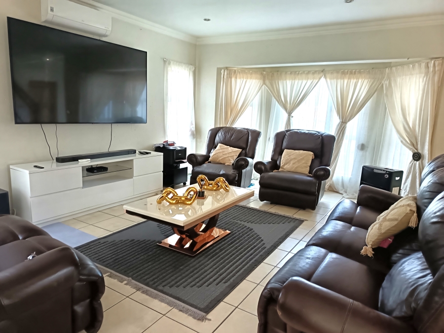4 Bedroom Property for Sale in Sonneveld Gauteng