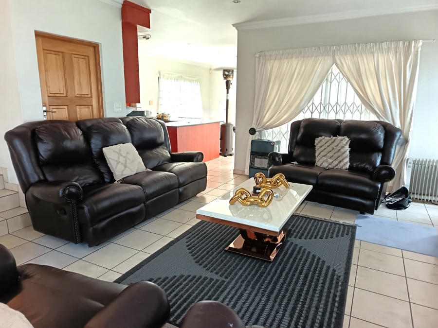 4 Bedroom Property for Sale in Sonneveld Gauteng