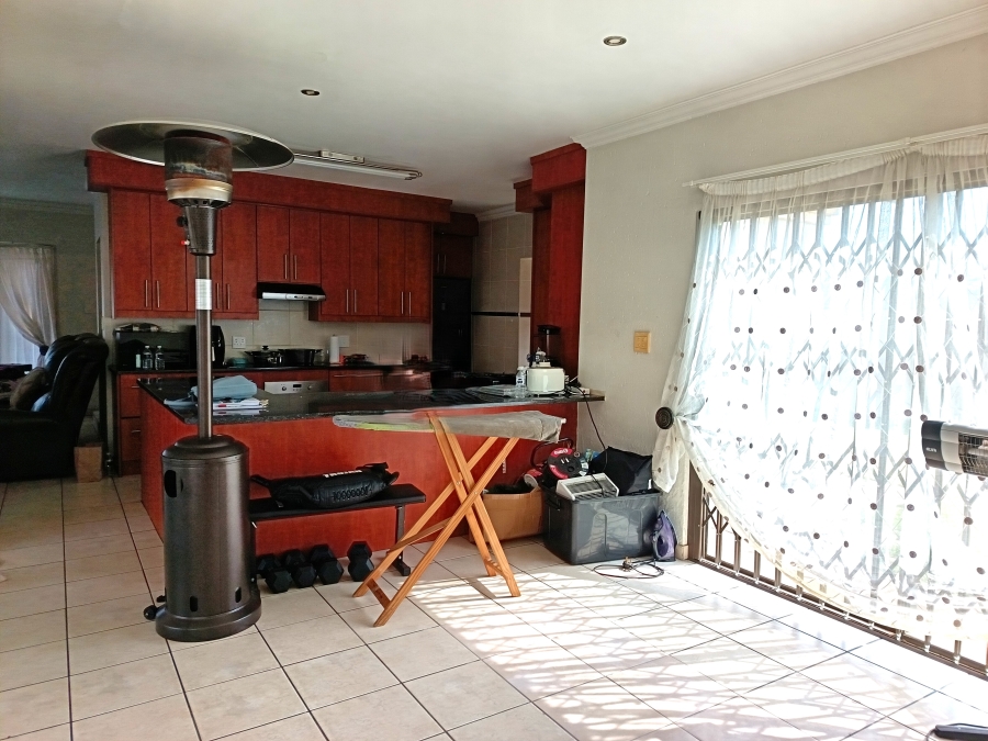 4 Bedroom Property for Sale in Sonneveld Gauteng
