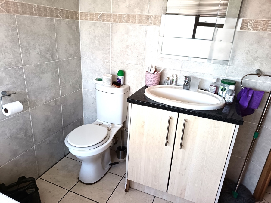 4 Bedroom Property for Sale in Sonneveld Gauteng