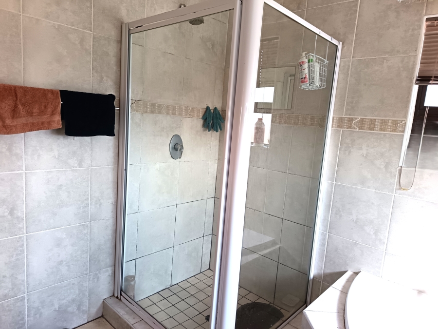 4 Bedroom Property for Sale in Sonneveld Gauteng