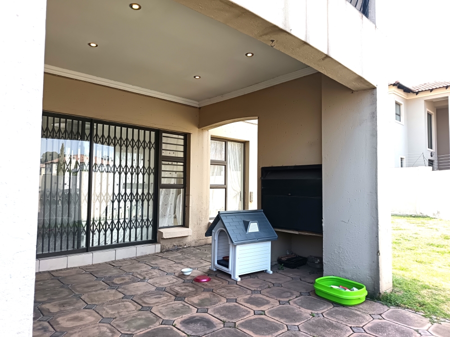 4 Bedroom Property for Sale in Sonneveld Gauteng