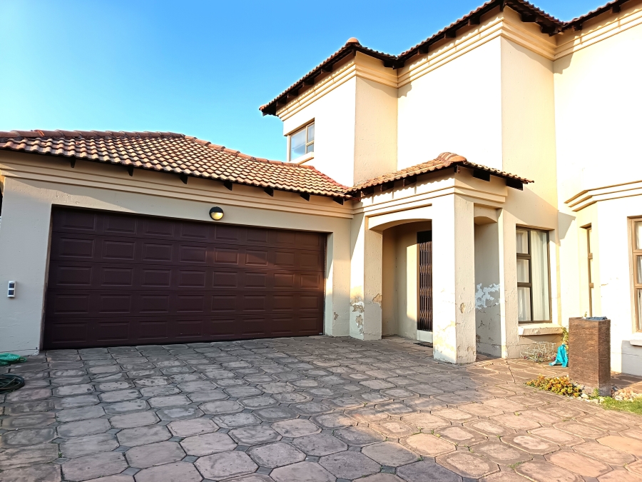 4 Bedroom Property for Sale in Sonneveld Gauteng