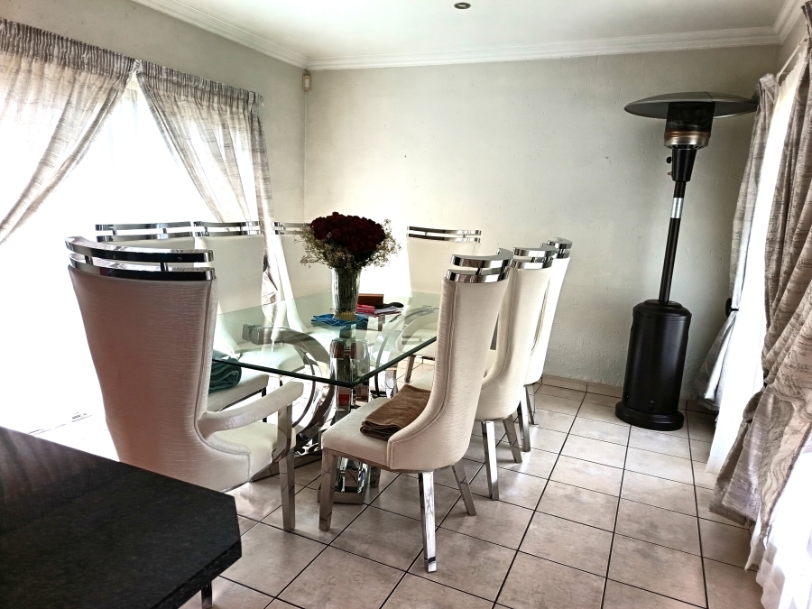 4 Bedroom Property for Sale in Sonneveld Gauteng