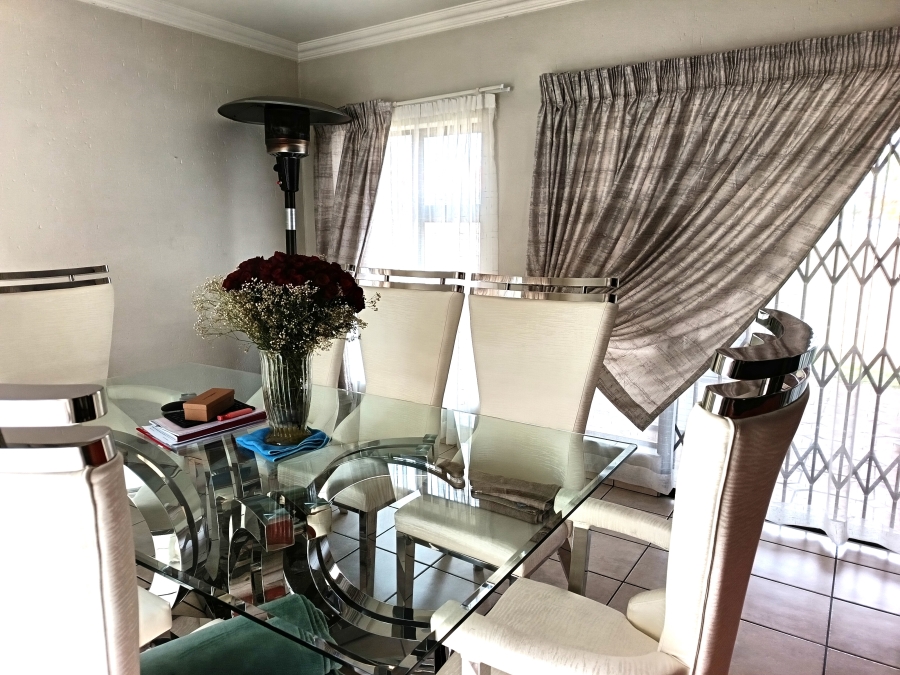 4 Bedroom Property for Sale in Sonneveld Gauteng